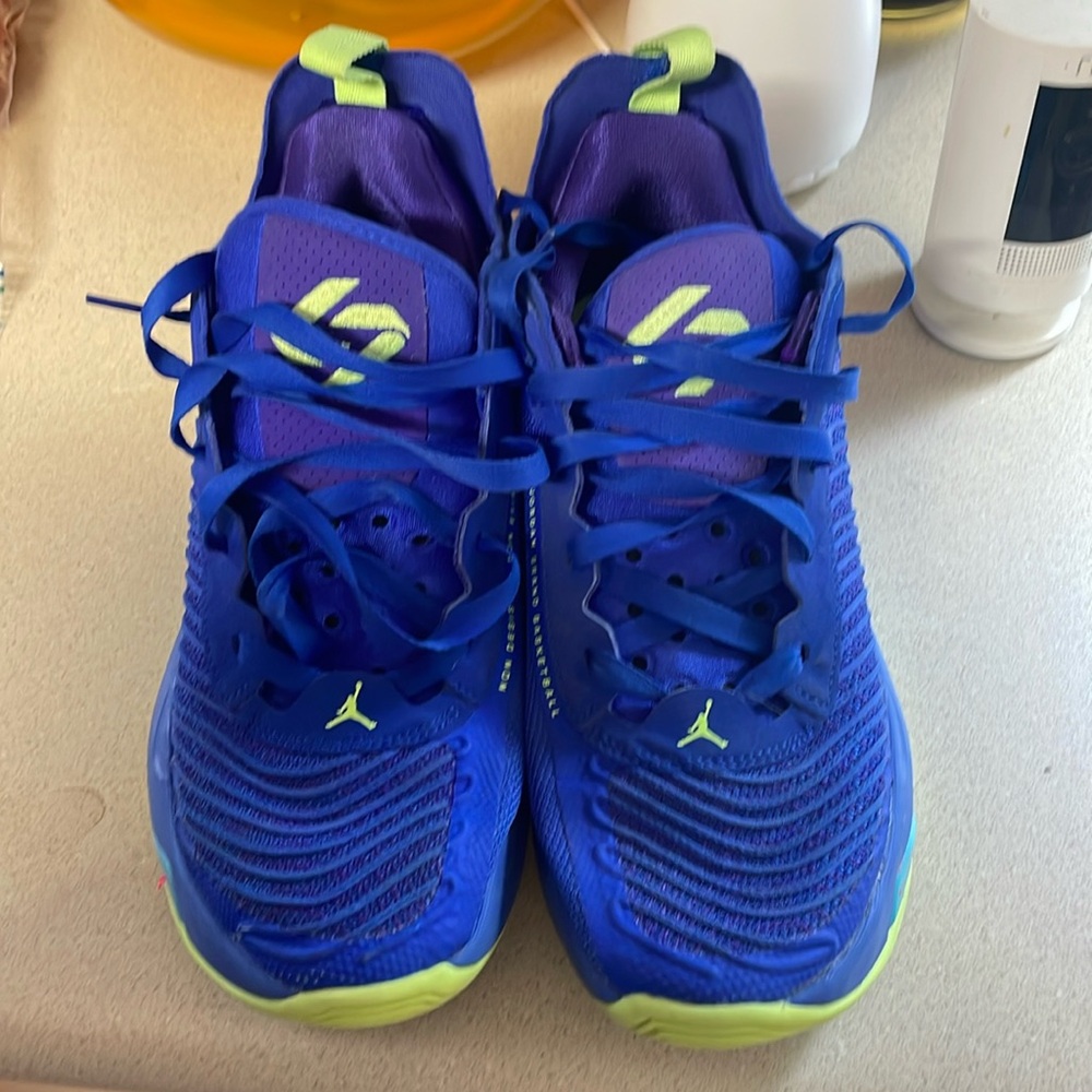 Size 7Y Jordan tennis shoes very gently used